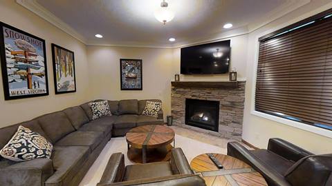 Black Bear 13 Living Room
