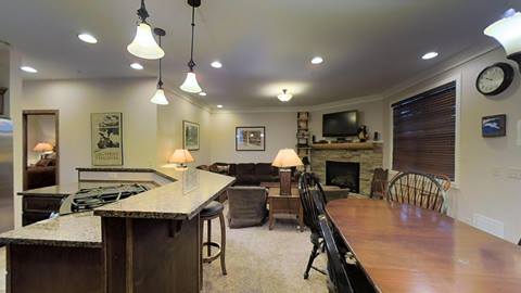 Black Bear 6 Living Room