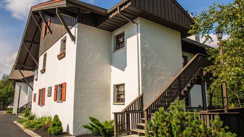 2019-8-8 SN lodging Whistlepunk front.jpg