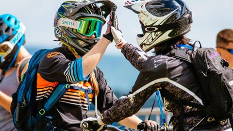 2017-07-16_SN_KS_Mtb highfive_0001.DNG